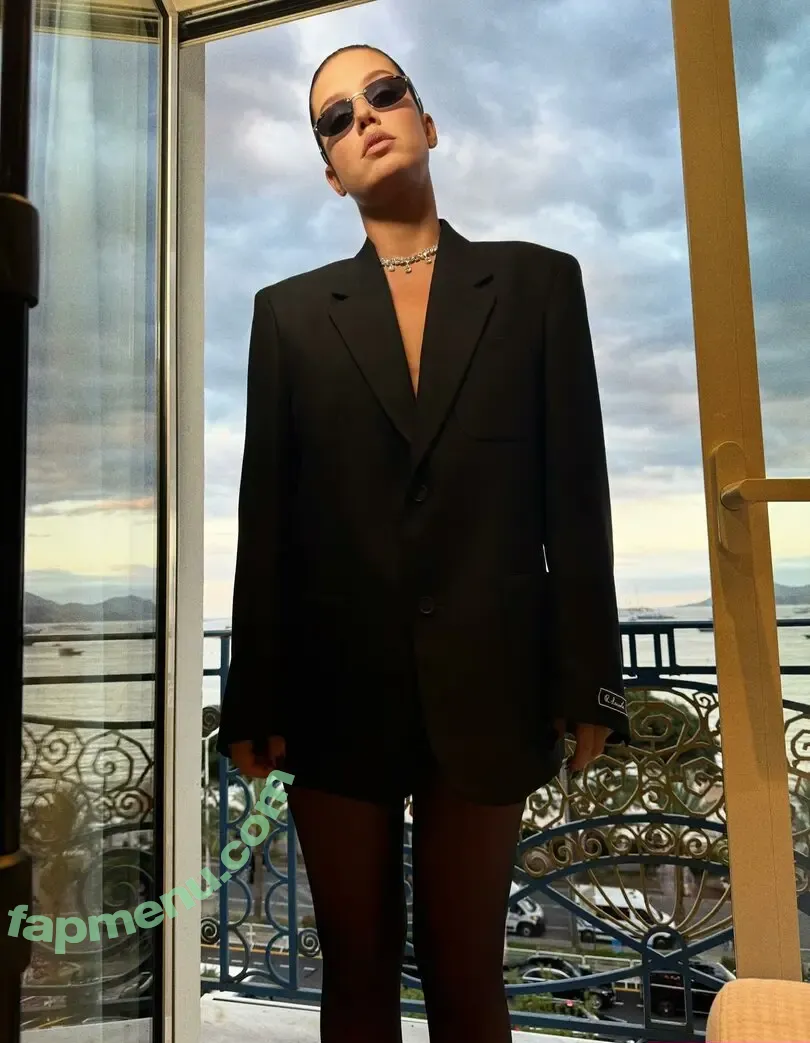 Adele Exarchopoulos nude photo #0332 (adeleexarchopoulos)