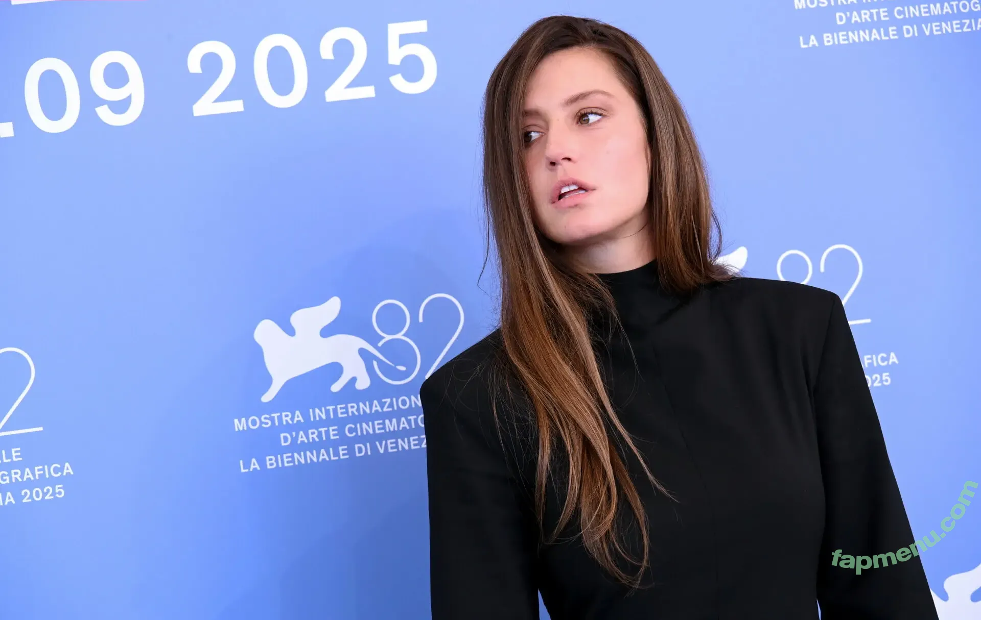 Adele Exarchopoulos nude photo #0389 (adeleexarchopoulos)