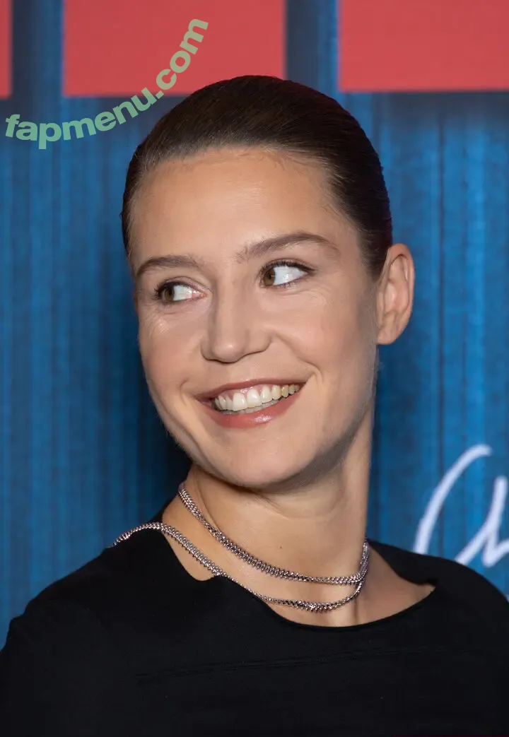 Adele Exarchopoulos nude photo #0425 (adeleexarchopoulos)