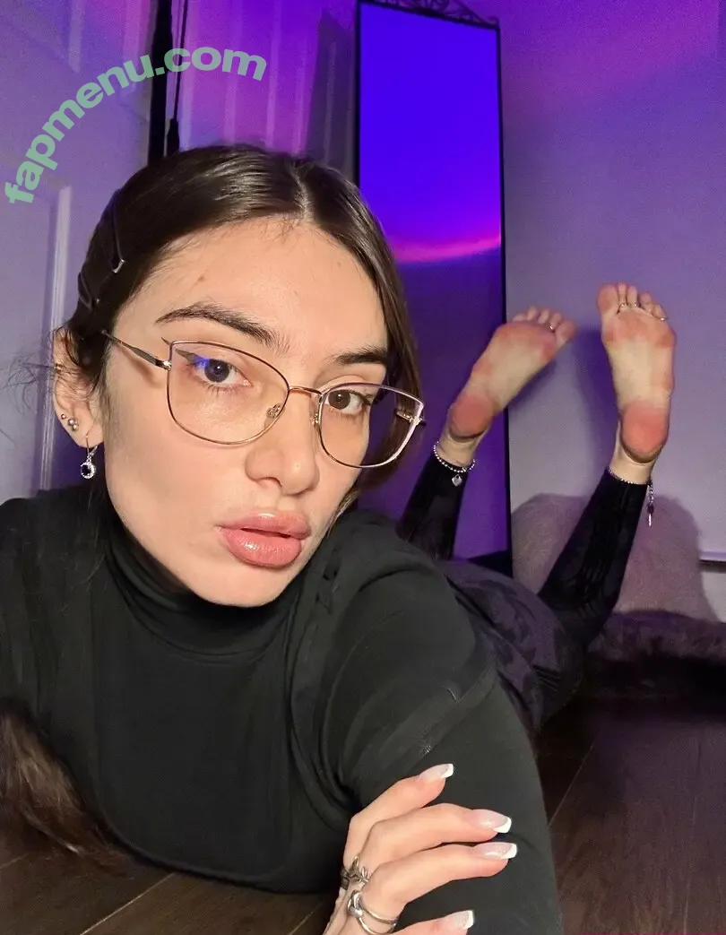 adelemoorgoddes nude photo #0030 (adelemoorr)