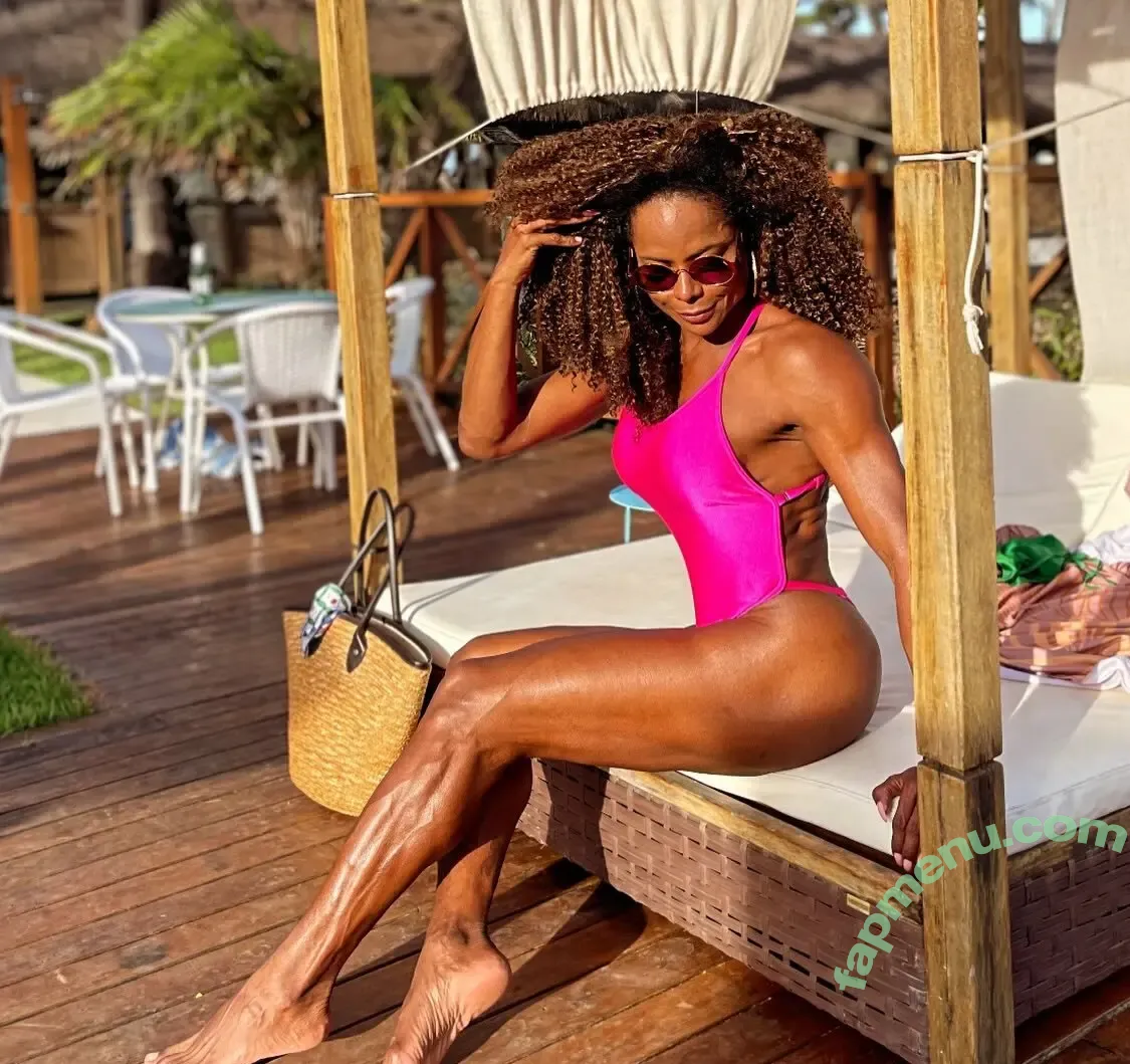 Adriana Bombom nude photo #0195 (adrianabombom / pietra.bombom17)