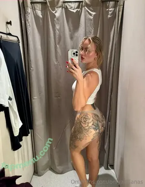  nude photo #0002