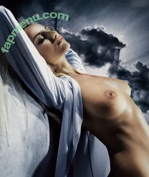Adriana Karembeu / adrianakarembeusklenarikova nude photo #0009