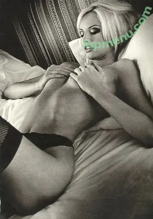 Adriana Karembeu / adrianakarembeusklenarikova nude photo #0020