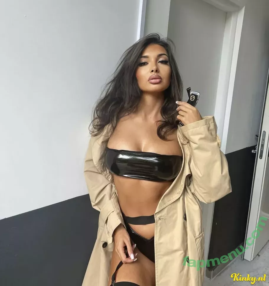 Adriannalinnaa nude photo #0007 (adriannalinna)