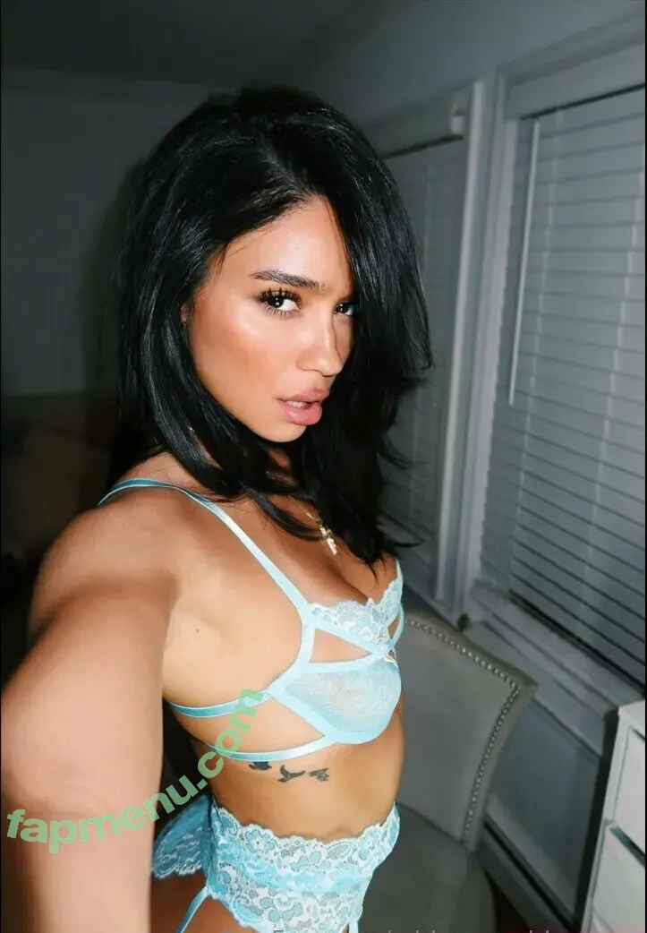 adriannarodriguezxo nude photo #0002 (adriannarodriquezz)