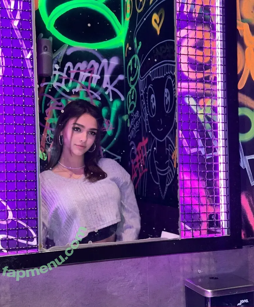 Adrilonz nude photo #0011 (adriannz)