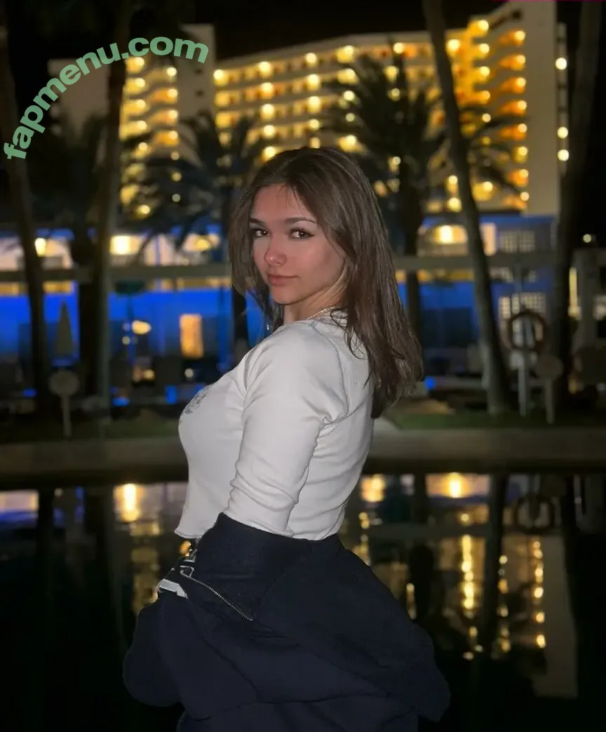 Adrilonz nude photo #0021 (adriannz)