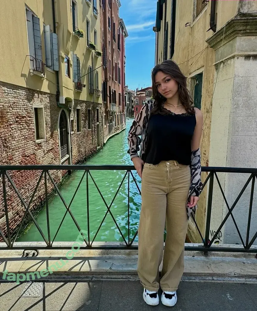 Adrilonz nude photo #0037 (adriannz)