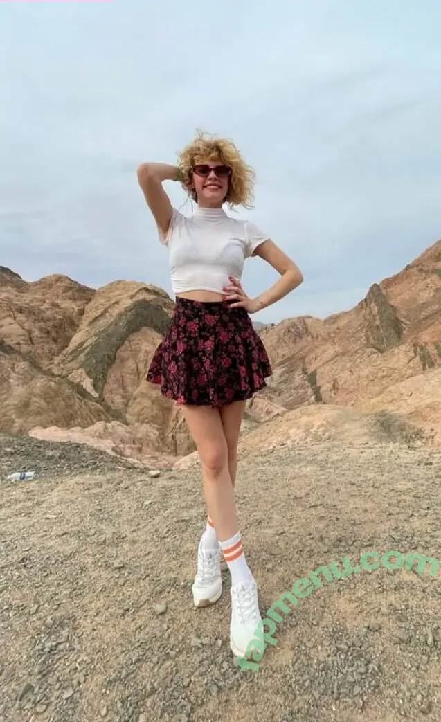 Açelya Topaloğlu nude photo #0005 (Açelya Topaloğlu)