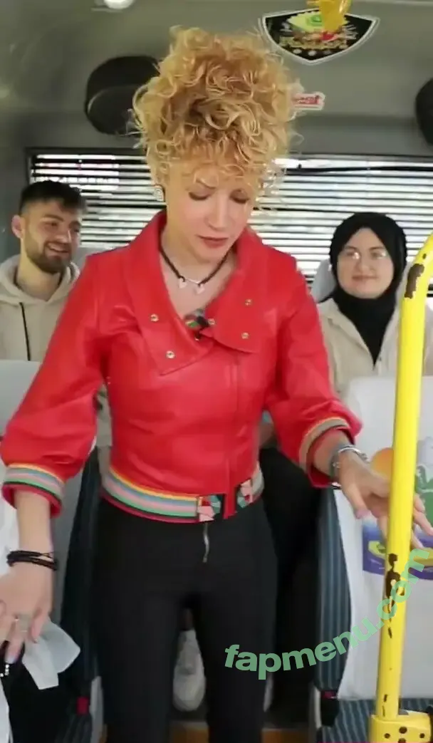 Açelya Topaloğlu nude photo #0006 (Açelya Topaloğlu)