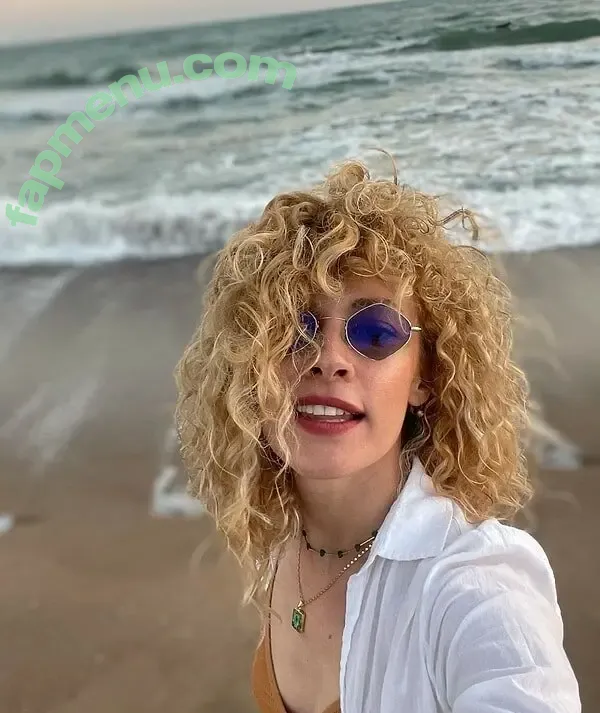 Açelya Topaloğlu nude photo #0011 (Açelya Topaloğlu)