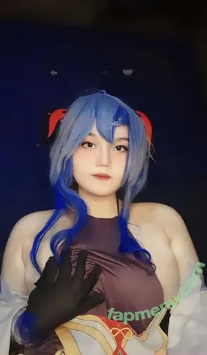 Aelyncos / aelyncosplayer / babyaelyn_ / lynecch / lynnechan_ nude photo #0001