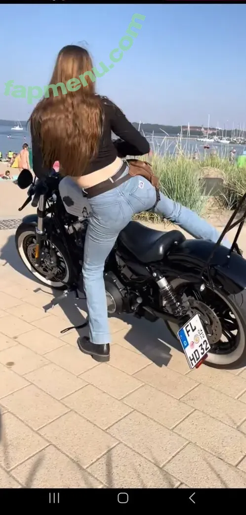 Affe auf Bike nude photo #0029 (affe_auf_bike)