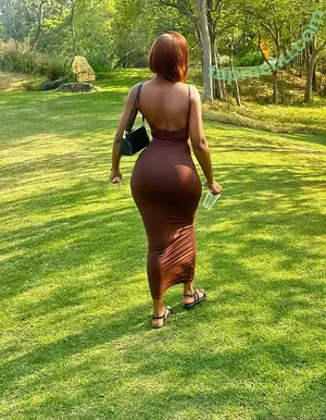 African Booty Meat / curvyandnatural nude photo #0291