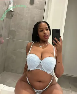 African Booty Meat / curvyandnatural nude photo #0299