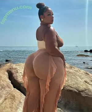 African Booty Meat / curvyandnatural nude photo #0356