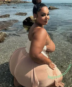 African Booty Meat / curvyandnatural nude photo #0357