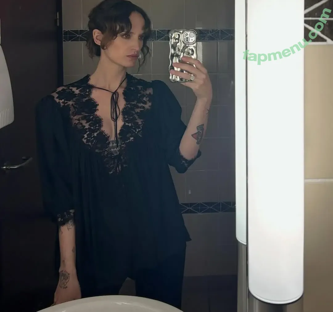 Agathe Rousselle nude photo #0016 (agatherousselle)