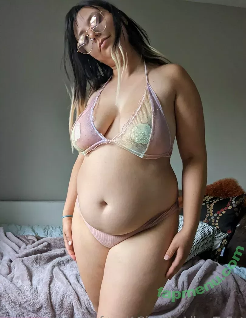 agirlwholikestoeat nude photo #0201 (toofattofitin)