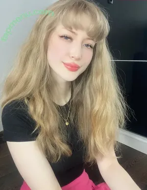 agonymorespicy / mariiikaa nude photo #0005