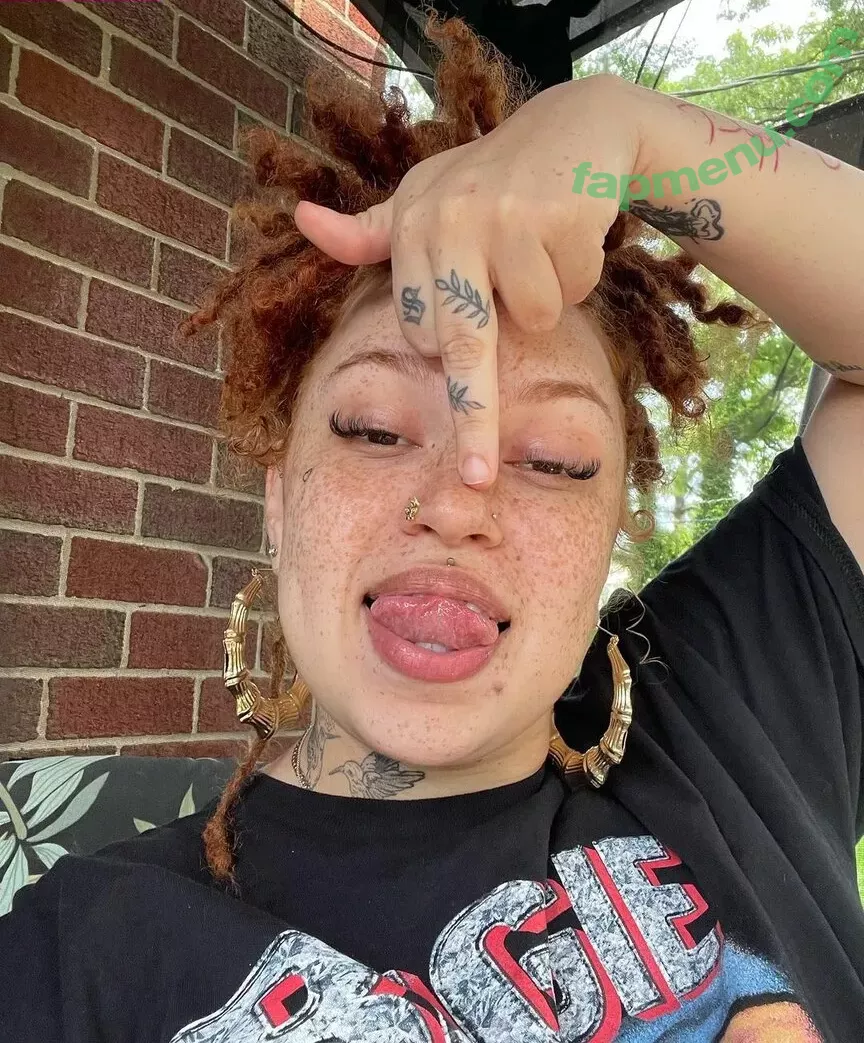 AHintOfRed nude photo #0017 (AHintOfRed)