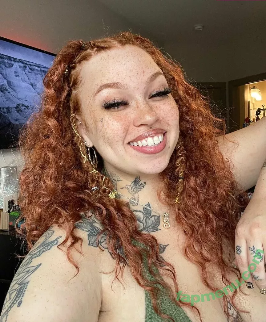 AHintOfRed nude photo #0024 (AHintOfRed)