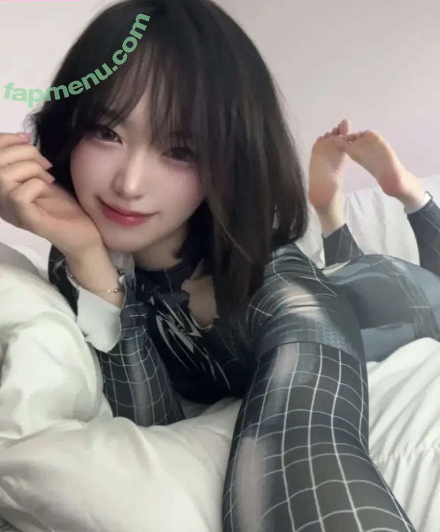 AHRI nude photo #0017 (impetiteahri / red.bell3)