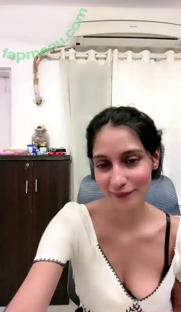 ahsanjuhaina nude photo #0004 (Juhi A)