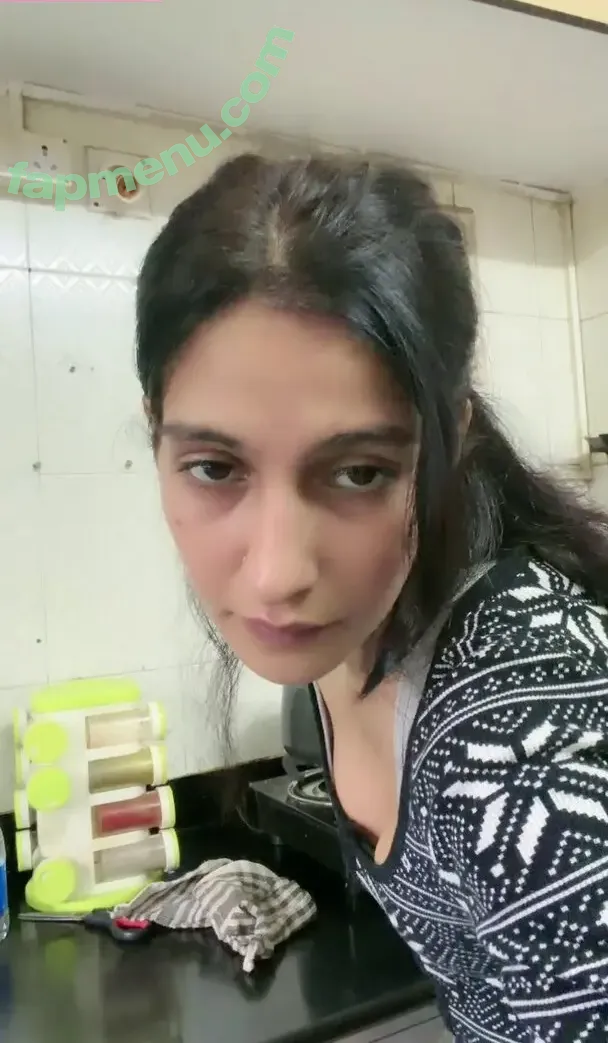 ahsanjuhaina nude photo #0107 (Juhi A)