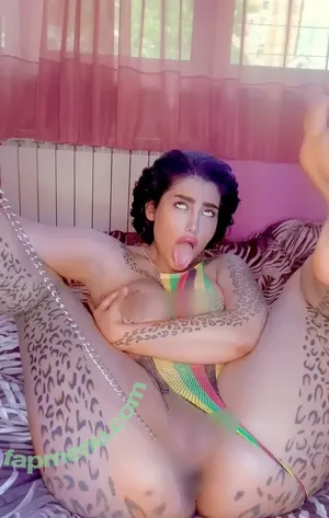 Aida Nikbakhti / Aynik / Aynikpv / Aynikx nude photo #0005