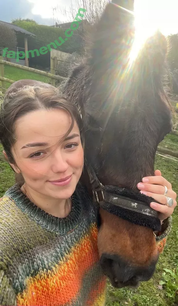 Ailish Morrison nude photo #0244 (ailish_morrison / cayshiamorrison)