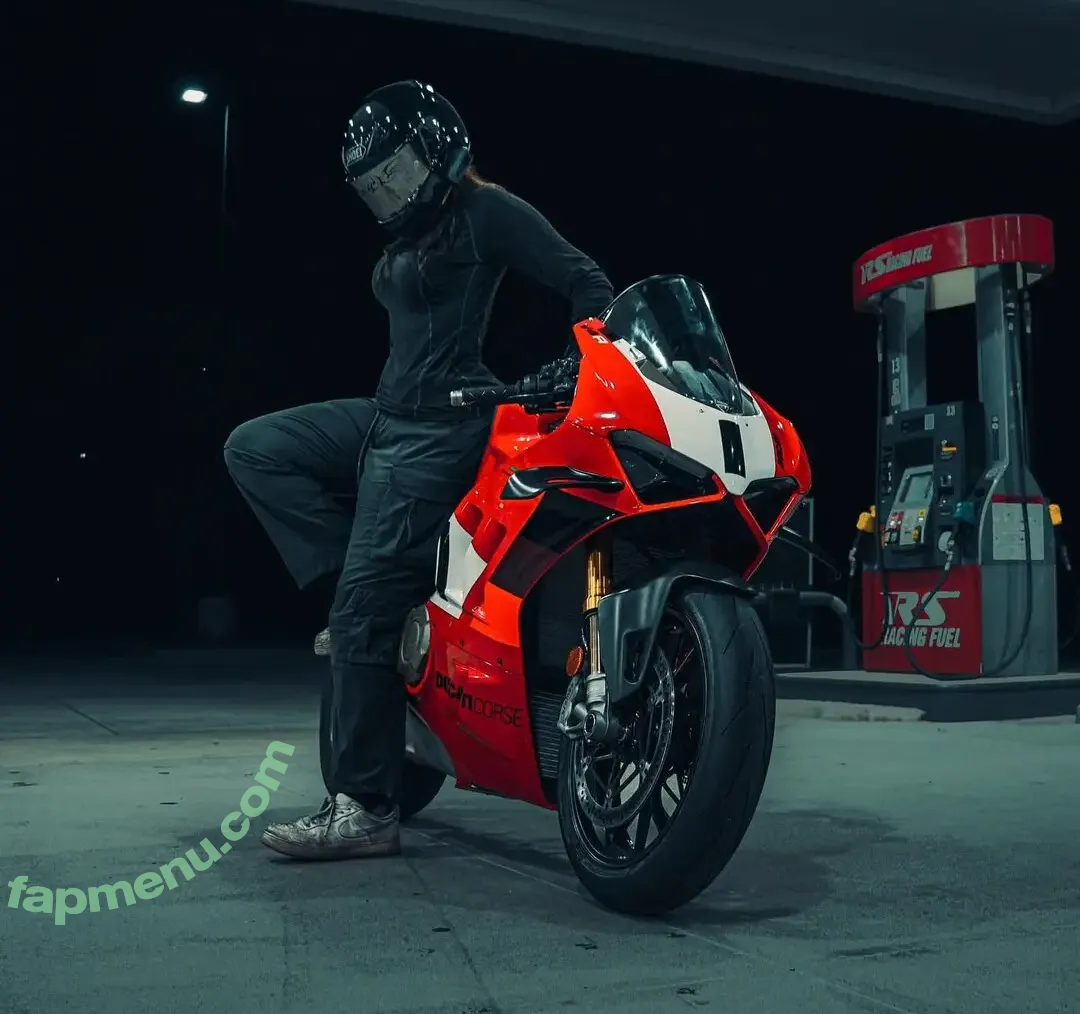 Aimie Valencia nude photo #0024 (aimie_valencia)