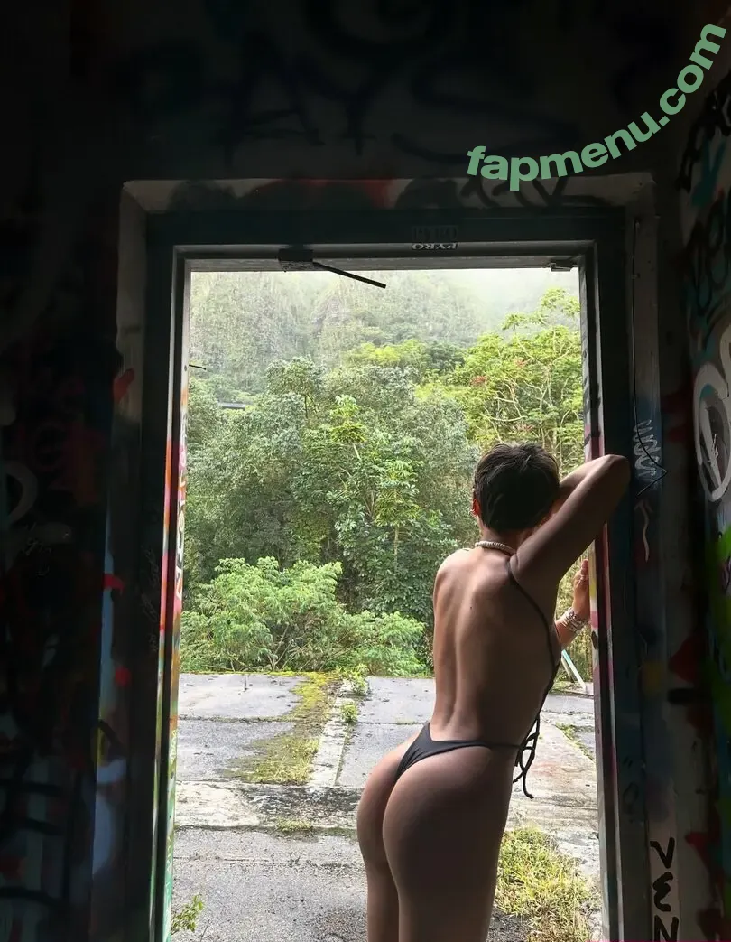 Aina.loves nude photo #0127 (Seaafoam / ainaaaa808)