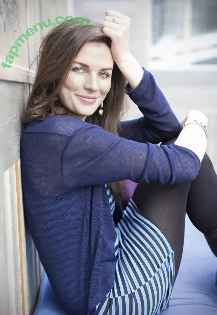 Aisling Bea nude photo #0005 (baby_aisling / weemissbea)