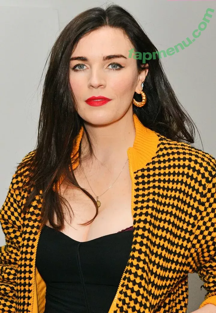 Aisling Bea nude photo #0094 (baby_aisling / weemissbea)