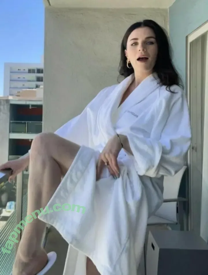 Aisling Bea nude photo #0129 (baby_aisling / weemissbea)