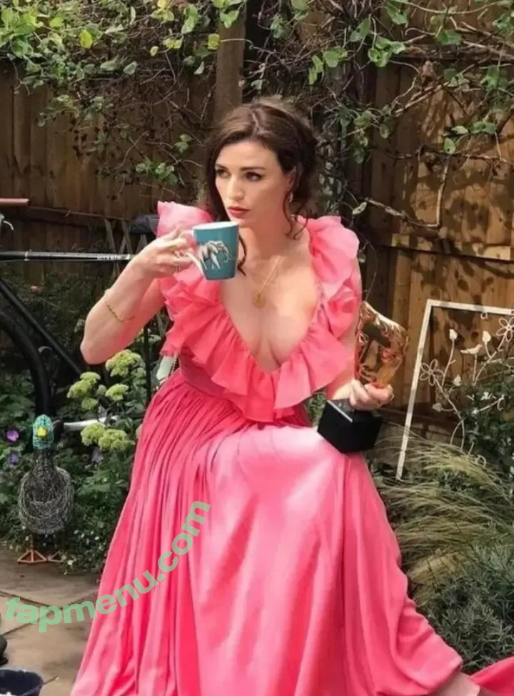 Aisling Bea nude photo #0131 (baby_aisling / weemissbea)