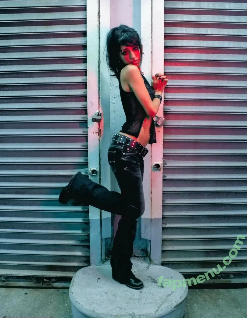 Aislinn Ritchie nude photo #0105 (Glixen / aislinnritchie)