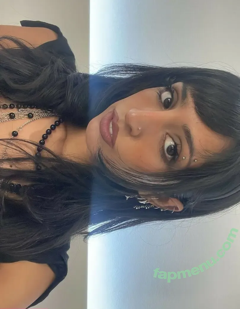 Aislinn Ritchie nude photo #0106 (Glixen / aislinnritchie)