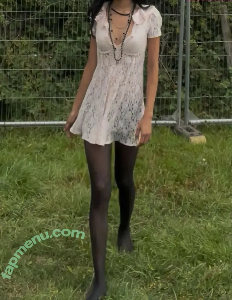 Aislinn Ritchie nude photo #0107 (Glixen / aislinnritchie)