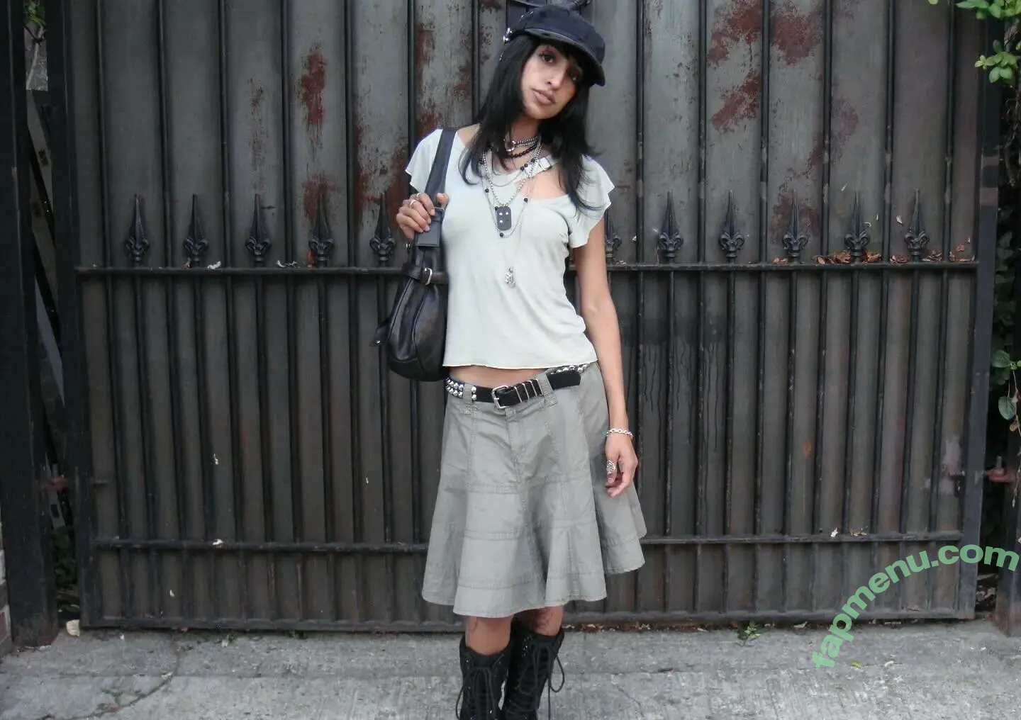 Aislinn Ritchie nude photo #0111 (Glixen / aislinnritchie)