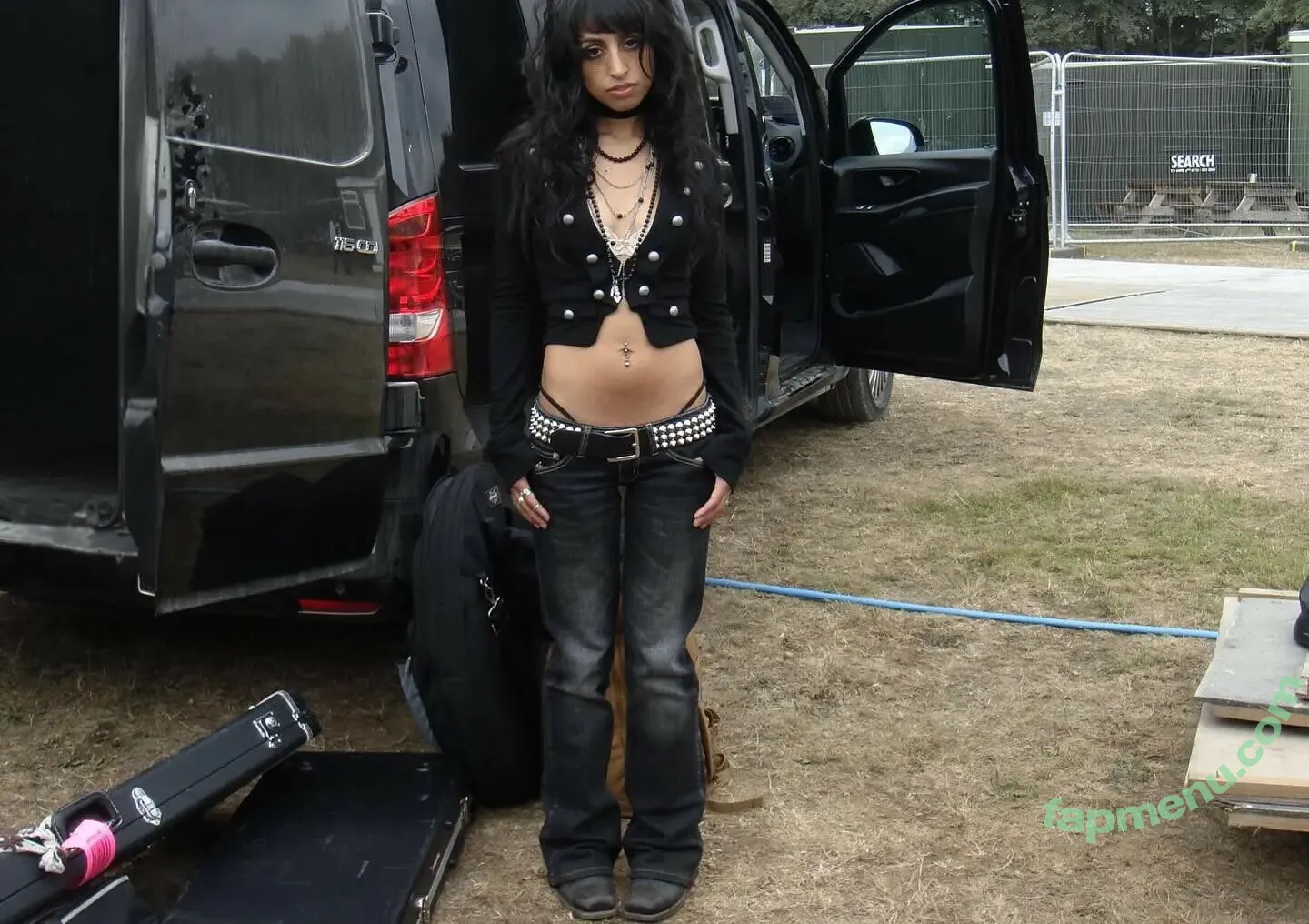 Aislinn Ritchie nude photo #0115 (Glixen / aislinnritchie)