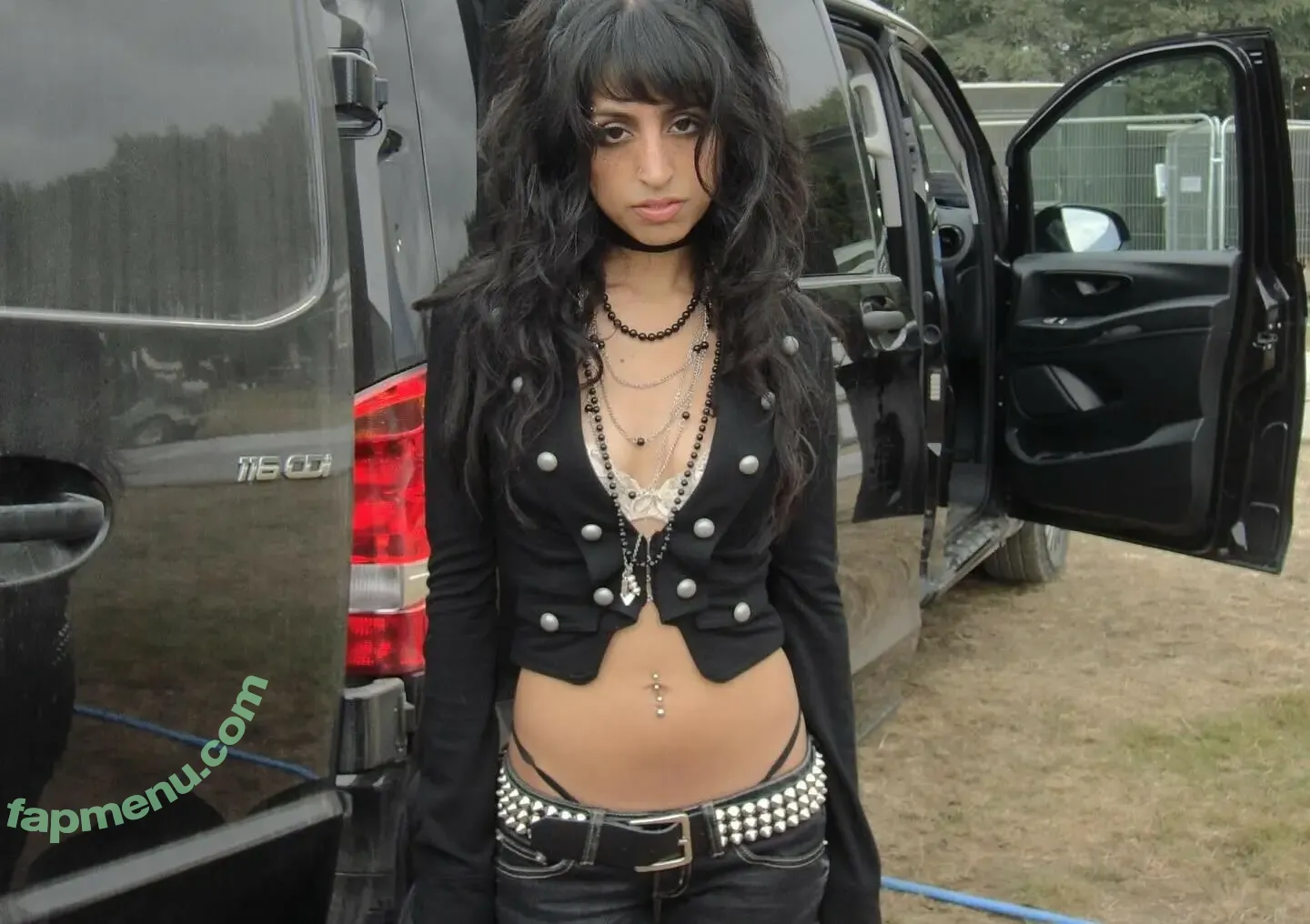 Aislinn Ritchie nude photo #0116 (Glixen / aislinnritchie)