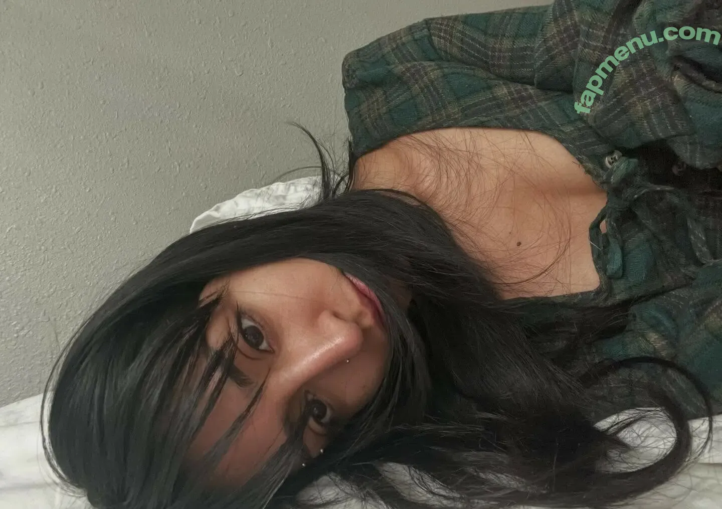 Aislinn Ritchie nude photo #0117 (Glixen / aislinnritchie)