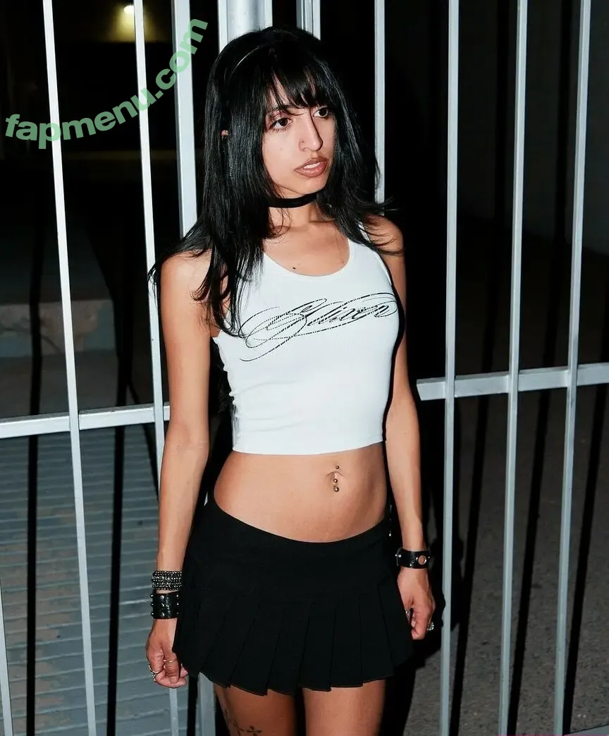 Aislinn Ritchie nude photo #0131 (Glixen / aislinnritchie)