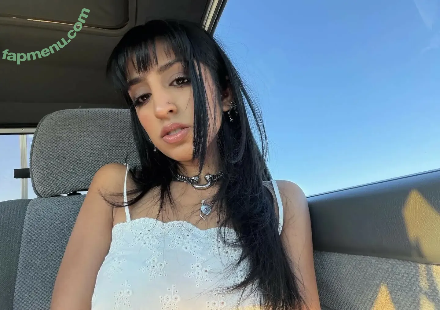 Aislinn Ritchie nude photo #0134 (Glixen / aislinnritchie)