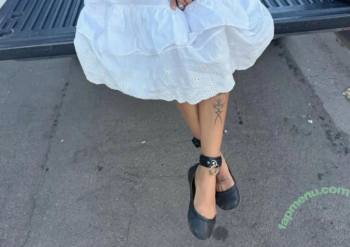 Aislinn Ritchie nude photo #0136 (Glixen / aislinnritchie)