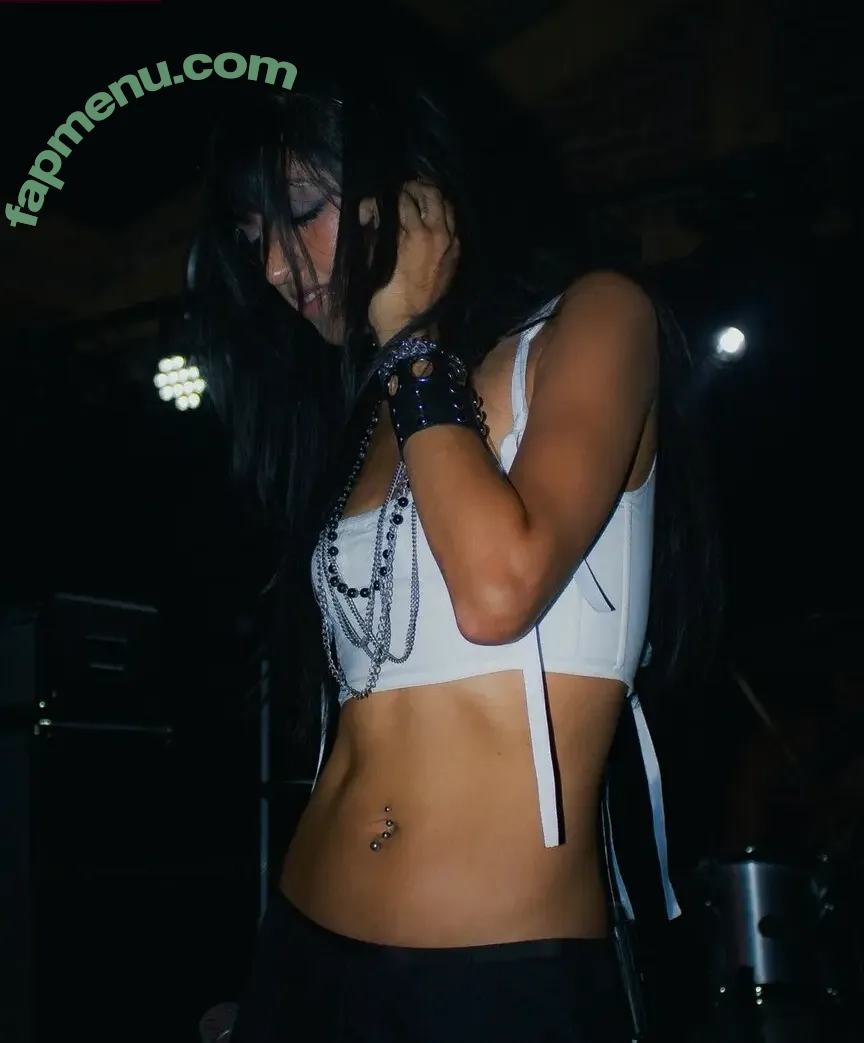 Aislinn Ritchie nude photo #0144 (Glixen / aislinnritchie)