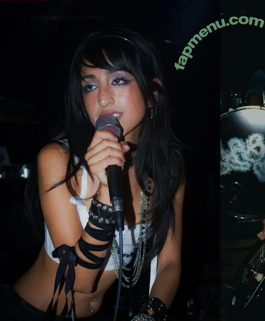 Aislinn Ritchie nude photo #0146 (Glixen / aislinnritchie)